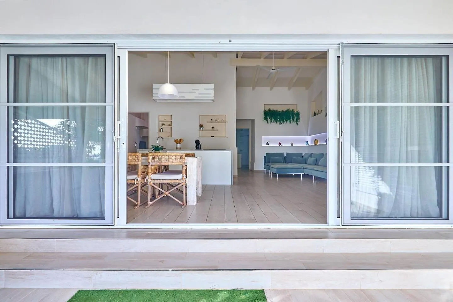 סנטה מריה Beach Villa - By Bobbywashere